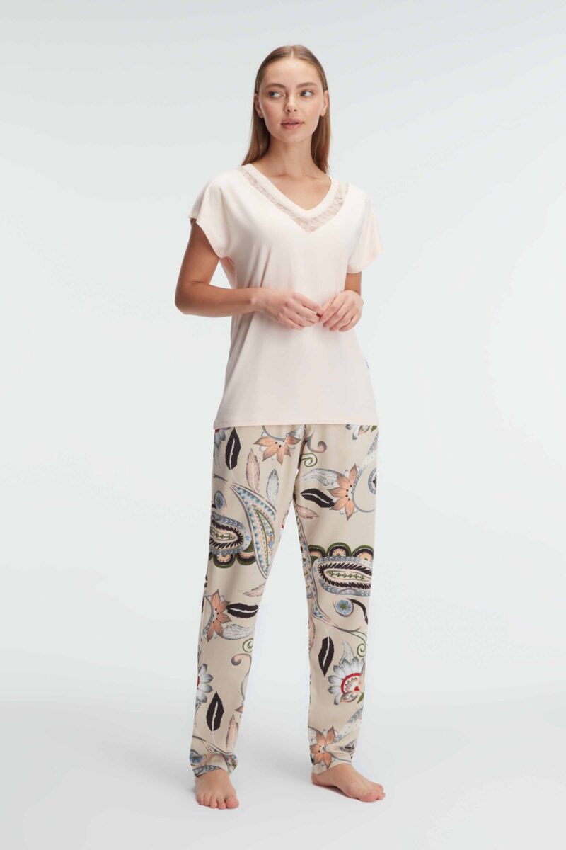 Kısa Kol V Yaka Kadın Viskon Çiçek Desenli Yazlık Örme Dantel Detaylı Pijama Takımı - Image 2