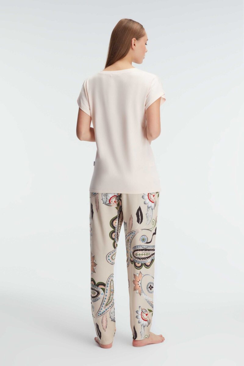 Kısa Kol V Yaka Kadın Viskon Çiçek Desenli Yazlık Örme Dantel Detaylı Pijama Takımı - Image 4